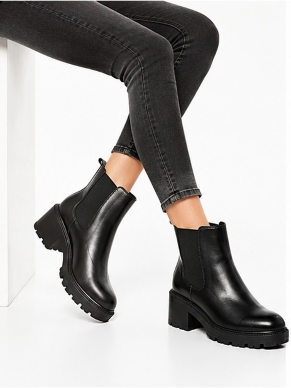 Universal Thread Naya Heeled Chelsea Boots Black Size 8
